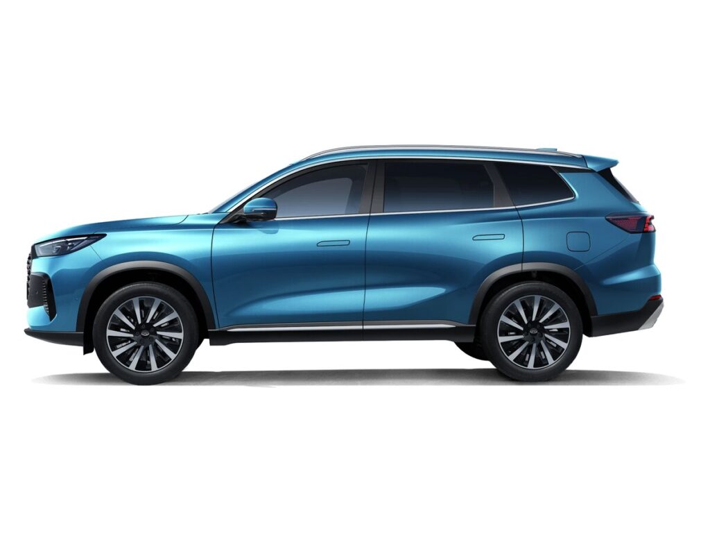 Plavi Chery Tiggo 8 PRO PHEV bočni profil.